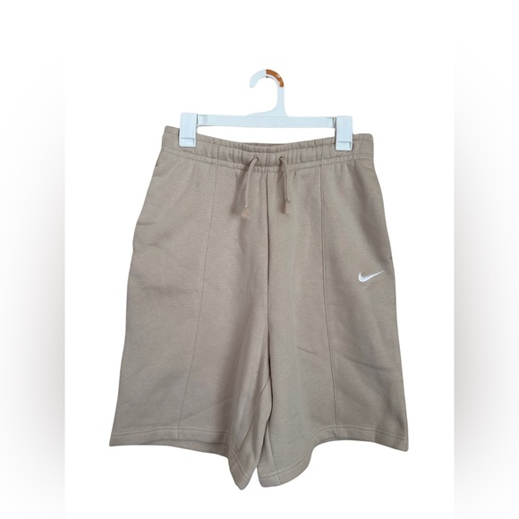 womens nike loose fit shorts